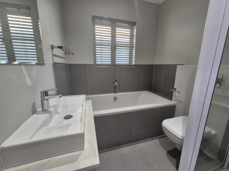 To Let 3 Bedroom Property for Rent in Langeberg Heights Western Cape